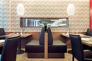 Posezení v ubytování Mövenpick Hotel Zurich Airport