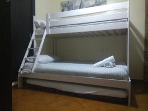 Łóżko lub łóżka w pokoju w obiekcie Casa Sevilla Nervión-Centro