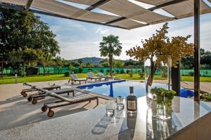 Hồ bơi trong/gần Villa Montericco +35 ảnh