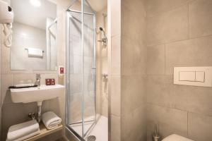 Ein Badezimmer in der Unterkunft Remisens Hotel Epidaurus-All inclusive