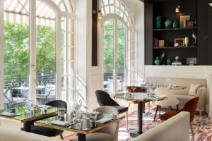 Uma área de estar em Hôtel Longemalle