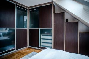 Posteľ alebo postele v izbe v ubytovaní Hollo Apartment - PRIVATE GARAGE - A/C