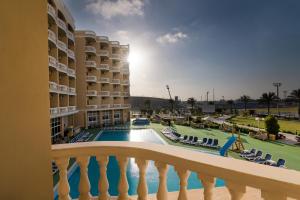 Бассейн в Tolip Family Club Borg El Arab или поблизости