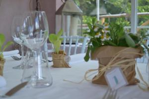 Reštaurácia alebo iné gastronomické zariadenie v ubytovaní Borgo Rosso di Sera - Resort Country Chic