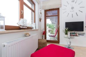 Televízia a/alebo spoločenská miestnosť v ubytovaní Ascot - Neptun Park by OneApartments