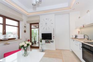Kuchyňa alebo kuchynka v ubytovaní Ascot - Neptun Park by OneApartments