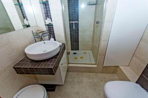 Kúpeľňa v ubytovaní Ascot - Neptun Park by OneApartments