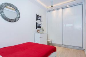 Posteľ alebo postele v izbe v ubytovaní Ascot - Neptun Park by OneApartments