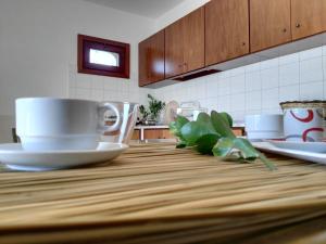 a kitchen counter with two cups and plates on it at Agriturismo Francesca Stajano in Alezio