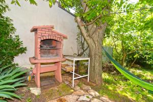 Vonkajšia záhrada v ubytovaní Apartment Pineta 1817