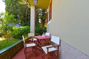 Vonkajšia záhrada v ubytovaní Apartment Pineta 1817
