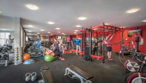 Фитнес-центр и/или тренажеры в Maldron Hotel & Leisure Centre, Oranmore Galway