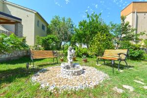 Vonkajšia záhrada v ubytovaní Apartment Pineta 1817