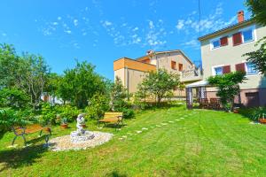Vonkajšia záhrada v ubytovaní Apartment Pineta 1817