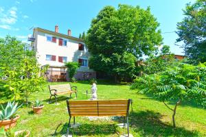 Vonkajšia záhrada v ubytovaní Apartment Pineta 1817