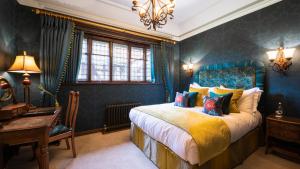 Postel nebo postele na pokoji v ubytování Hever Castle Luxury Bed and Breakfast