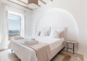 Postel nebo postele na pokoji v ubytování Diana Villa Mykonos + 37 fotografií