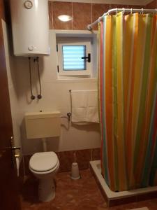 Kúpeľňa v ubytovaní Apartment in Vinišce with Seaview, Balcony, Air condition, WIFI (4752-2)