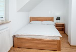 Säng eller sängar i ett rum på Domki Nordic