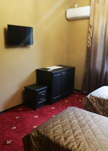 TV a/nebo společenská místnost v ubytování DzhaNat Hotel