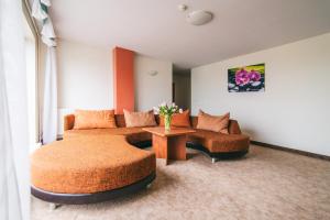 A seating area at Hotel Forum