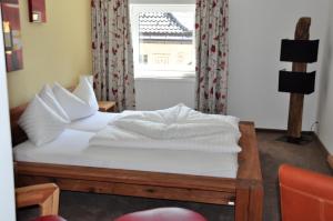 Postel nebo postele na pokoji v ubytování Hotel Goldener Löwe
