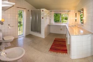 a bathroom with a sink and a shower and a toilet at Casa Oriental in Cereceda +180 photos
