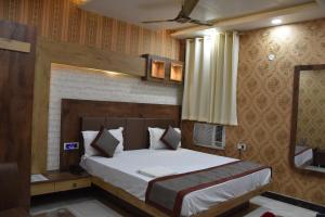 Lova arba lovos apgyvendinimo įstaigoje Hotel Natraj