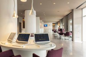 TV a/nebo společenská místnost v ubytování 8Piuhotel