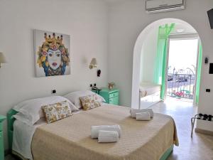 a bedroom with a large bed with a queen sized bed sidx sidx sidx at Hotel Ossidiana Stromboli Center in Stromboli