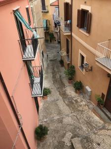 Budova, v ktorej sa apartmán nachádza + 24 fotografií