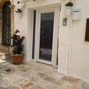 a door with a plant in a pot next to a house at Mnchell - Affitasi per brevi periodi in Monopoli +9 photos
