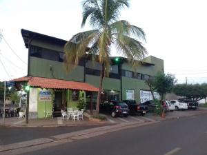 a palm tree sitting in front of a building at Hotel Ibirapuera in Barretos