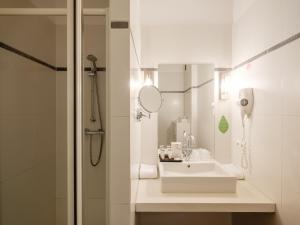 Een badkamer bij Ghent River Hotel