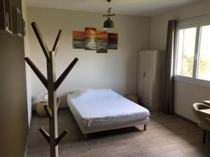 a small bedroom with a bed and a window at MON FARE in Argelès-sur-Mer