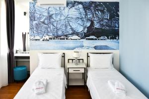 Postel nebo postele na pokoji v ubytování Osten Art Hotel