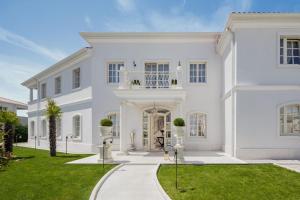 a white house with a white facade at Villa Ivana in Vabriga