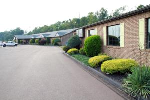 a parking lot in front of a brick building at Motel 6-Bloomsburg, PA in Bloomsburg