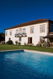 Bazén v ubytování Casa de Sta Comba nebo v jeho okolí