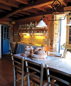 A seating area at Casa do Castelo de Andrade