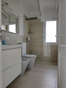 A bathroom at AMPHIORAMA