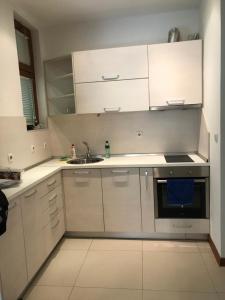 A kitchen or kitchenette at 21 Han Asparuh - 24h Self Check-in