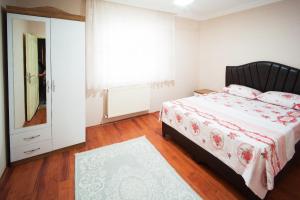 Postel nebo postele na pokoji v ubytování Cayeli Kent Apart