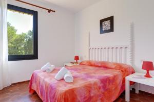 A bed or beds in a room at La Quinta Punyeta Még 10 kép