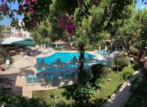 Výhled na bazén z ubytování Moonshine Hotel & Suites nebo okolí