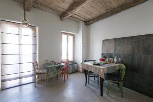 a dining room with a table and some chairs at Guest House Seme Di Faggio in Miasino