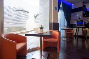 A television and/or entertainment centre at Hotel Gabbiano