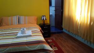 Postel nebo postele na pokoji v ubytování Hostal Los Pinos
