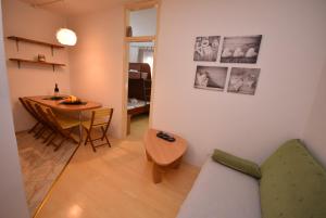 a living room with a table and a couch at Apartman Zoran in Herceg-Novi