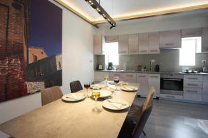Kuchyň nebo kuchyňský kout v ubytování Athenian Residences